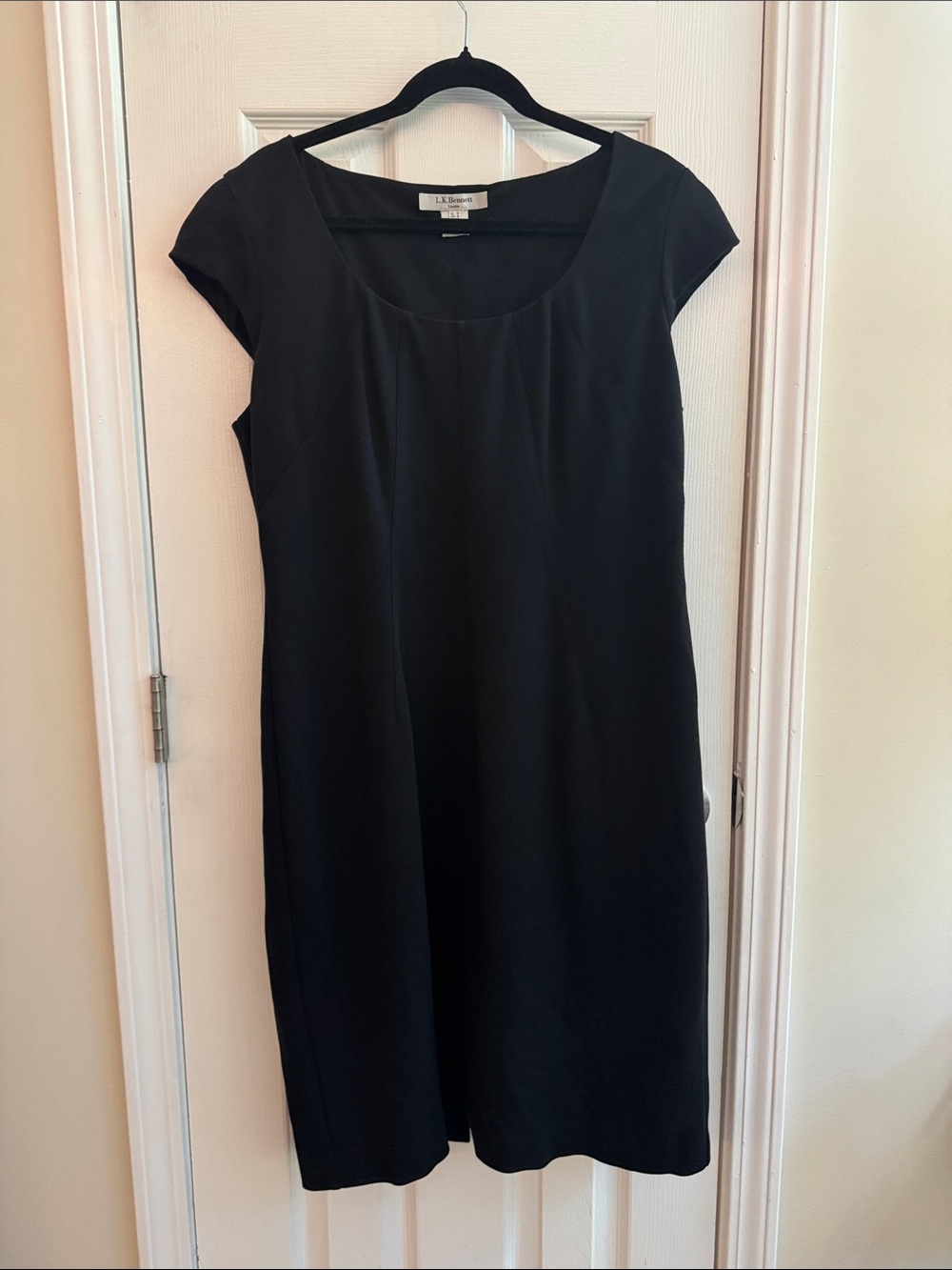 L.K. BENNETT Cap Sleeve Scoop Neck Classic Black Sheath Dress Size 14